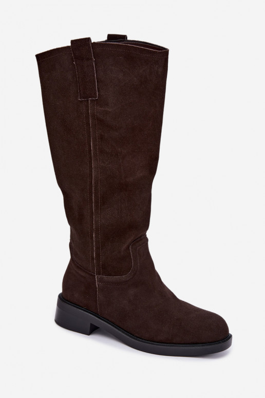 Stivali color cioccolato in suede isolati Ashmere