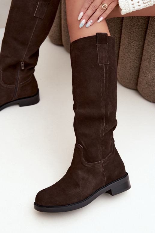 Stivali color cioccolato in suede isolati Ashmere