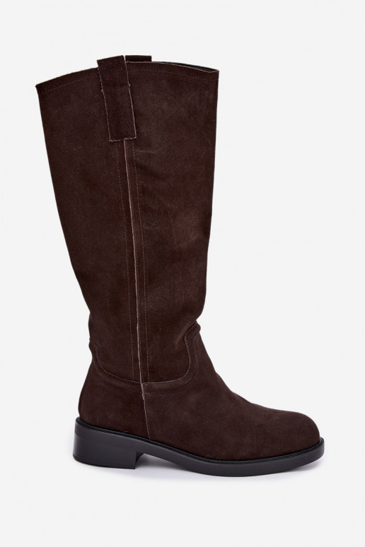 Stivali color cioccolato in suede isolati Ashmere