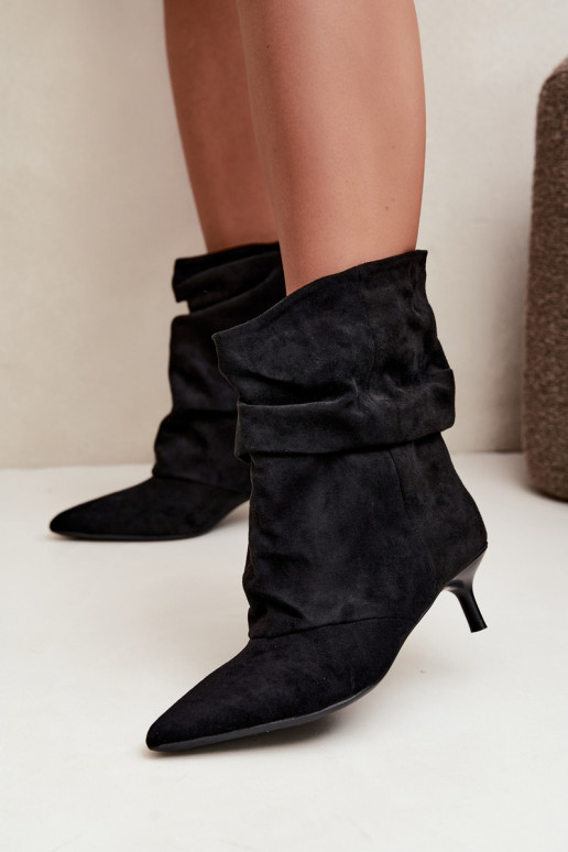stivaletti slouchy con tacco in colore nero Farren