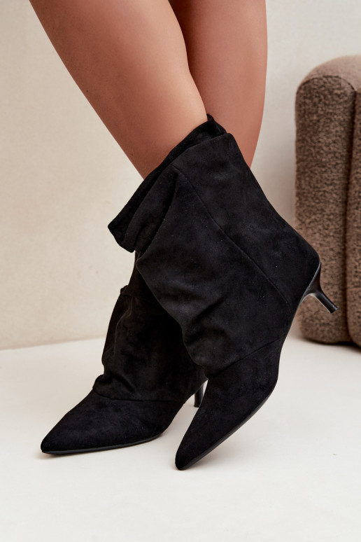 stivaletti slouchy con tacco in colore nero Farren
