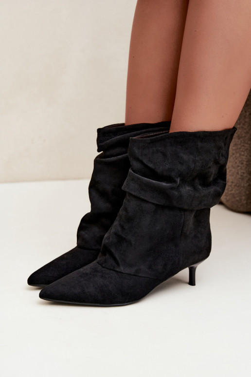 stivaletti slouchy con tacco in colore nero Farren