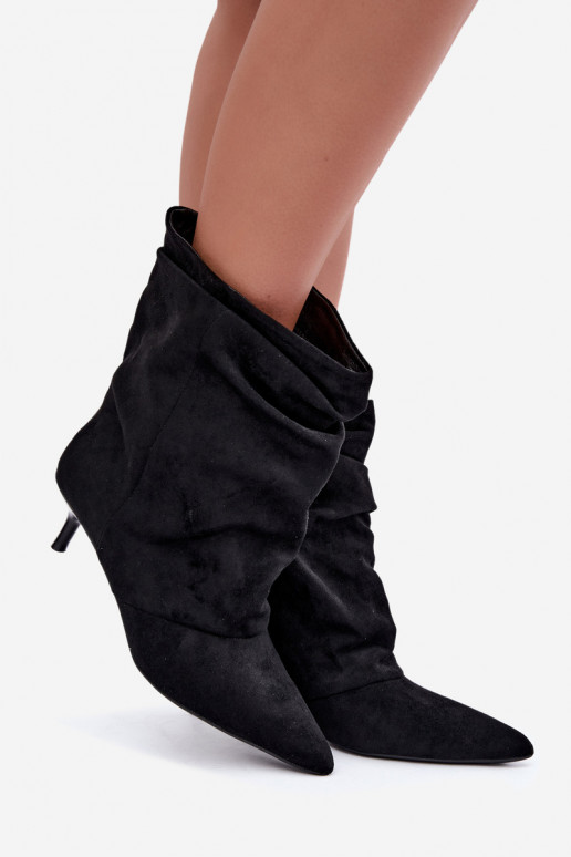 stivaletti slouchy con tacco in colore nero Farren