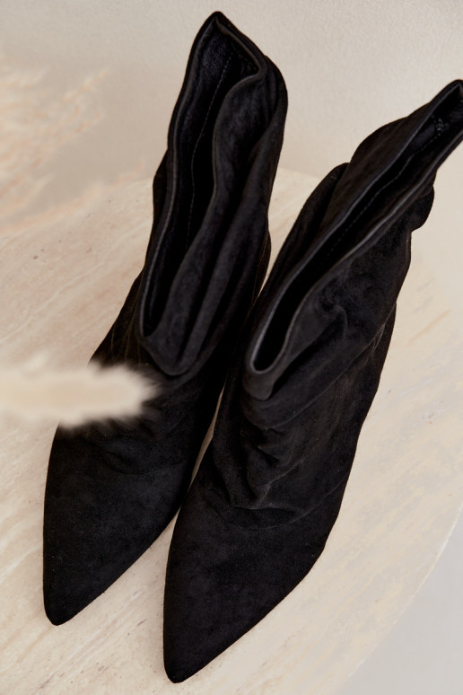 stivaletti slouchy con tacco in colore nero Farren