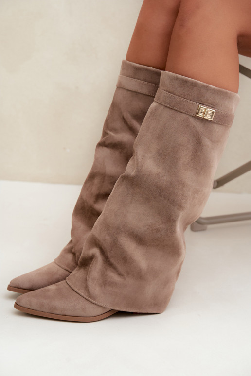 stivali alti da donna con gambale cucito su tacco basso in ecopelle scamosciata color sabbia Gisellea