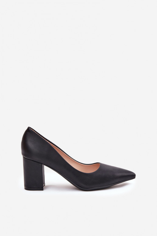 scarpe con tacco alto e punte affilate in nero