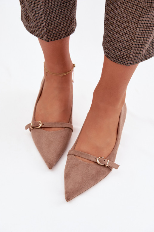 Scarpe beige da donna con tacco basso e tacchi decorati Pirela