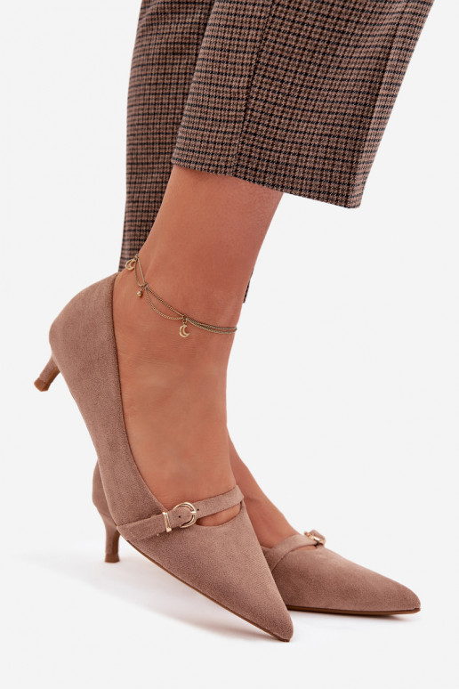 Scarpe beige da donna con tacco basso e tacchi decorati Pirela