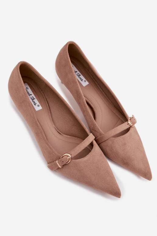 Scarpe beige da donna con tacco basso e tacchi decorati Pirela