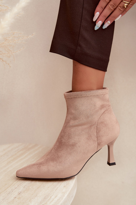 Stivaletti da donna con tacco sottile e cuciture in colore sabbia Clancy