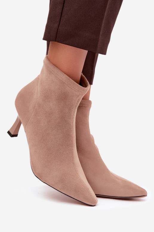 Stivaletti da donna con tacco sottile e cuciture in colore sabbia Clancy