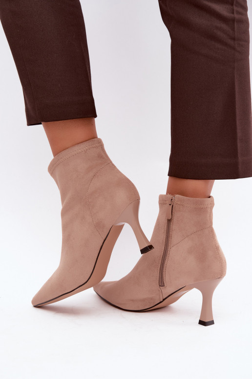 Stivaletti da donna con tacco sottile e cuciture in colore sabbia Clancy