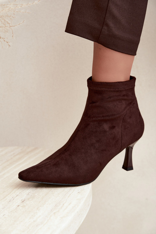 Stivaletti da donna con tacco sottile e cuciture in colore cioccolato Clancy