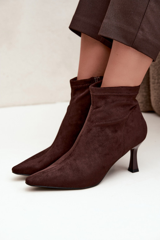 Stivaletti da donna con tacco sottile e cuciture in colore cioccolato Clancy
