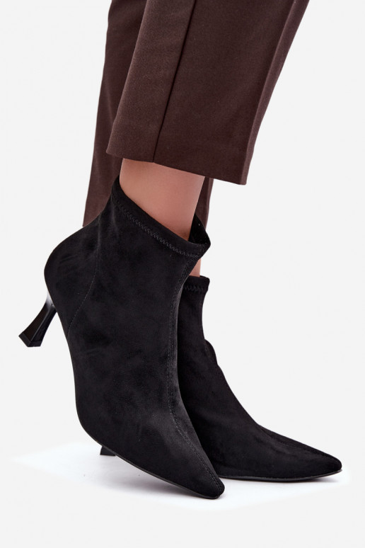 Stivaletti da donna con tacco sottile e cuciture in colore nero Clancy