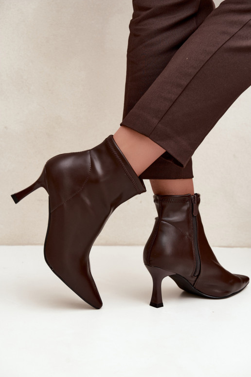 Stivaletti da donna con tacco sottile e cuciture in ecopelle color cioccolato Clancy