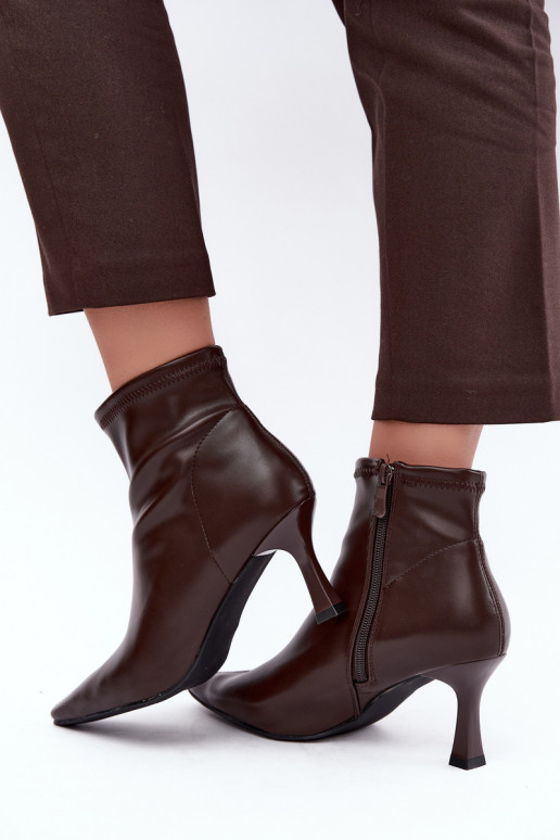 Stivaletti da donna con tacco sottile e cuciture in ecopelle color cioccolato Clancy