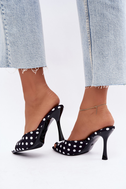 Sandali con tacco sottile e pois di colore nero Pevra