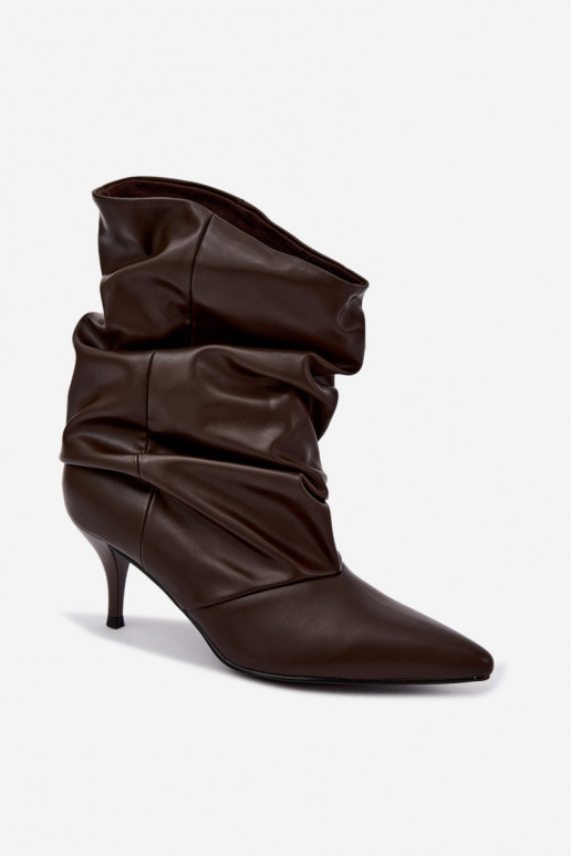 Stivaletti da donna slouchy slip-on con tacco sottile in colore cioccolato Harissa