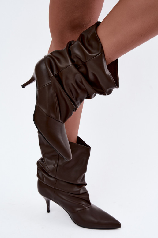 Stivaletti da donna slouchy slip-on con tacco sottile in colore cioccolato Harissa