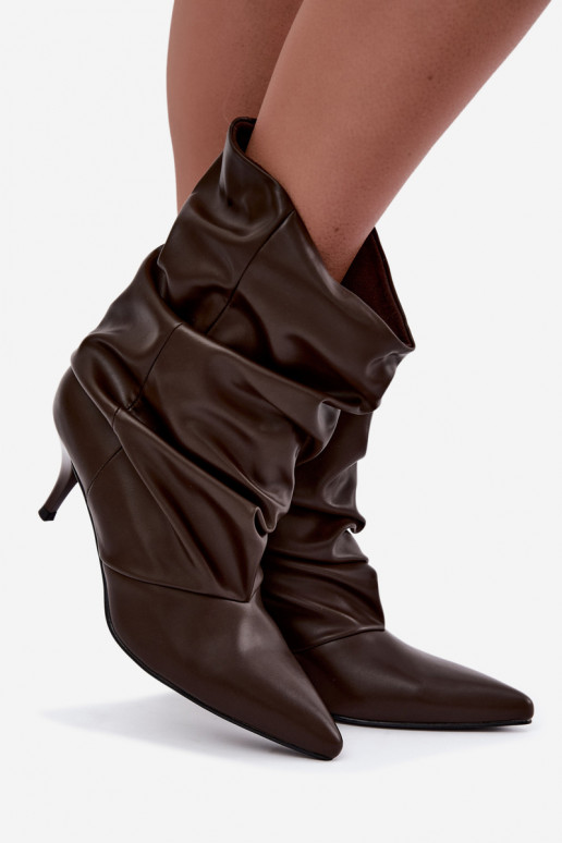 Stivaletti da donna slouchy slip-on con tacco sottile in colore cioccolato Harissa