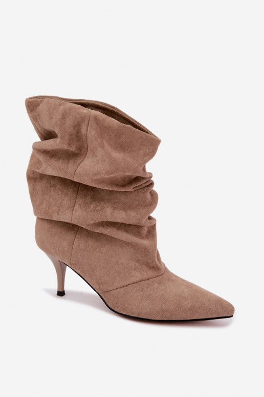 Stivaletti da donna slouchy slip-on con tacco sottile in colore sabbia Harissa