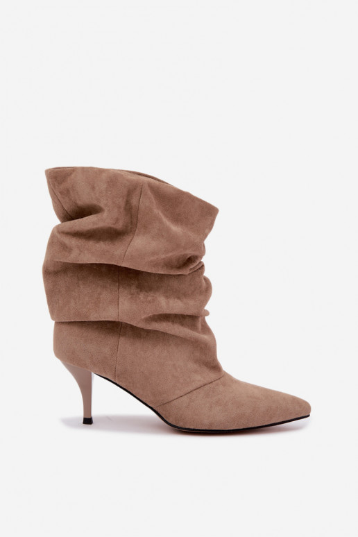 Stivaletti da donna slouchy slip-on con tacco sottile in colore sabbia Harissa