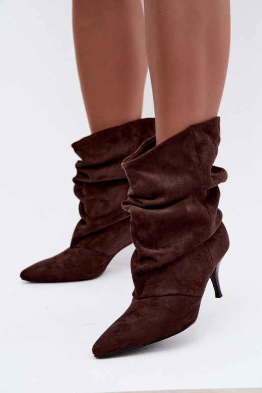 Stivaletti da donna slouchy slip-on con tacco sottile in colore cioccolato Harissa
