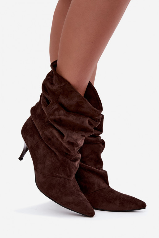 Stivaletti da donna slouchy slip-on con tacco sottile in colore cioccolato Harissa