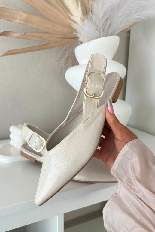 Ballerine color sabbia verniciate con fibbie Rinalle