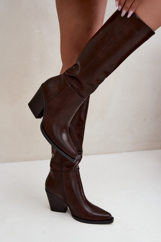 stivali alti da donna con tacco isolati color caramello Katelle