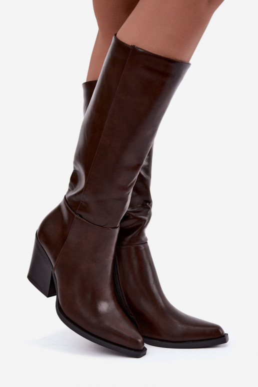 stivali alti da donna con tacco isolati color caramello Katelle