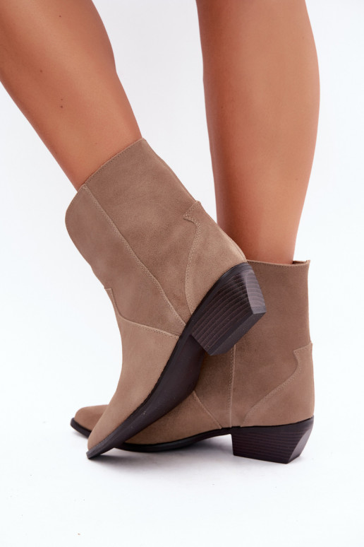 stivaletti da donna in stile cowboy con tacco in suede naturale sabbia Norelle