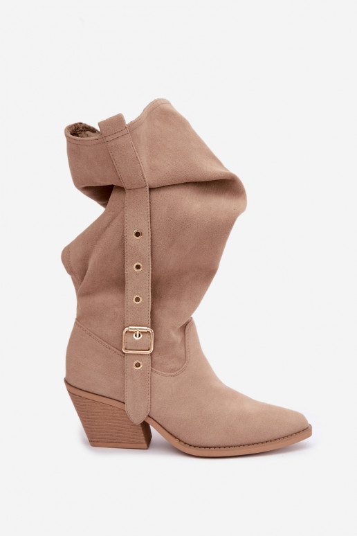 stivali alti da donna stropicciati in stile cowboy con cinturini e tacchi color sabbia Adria