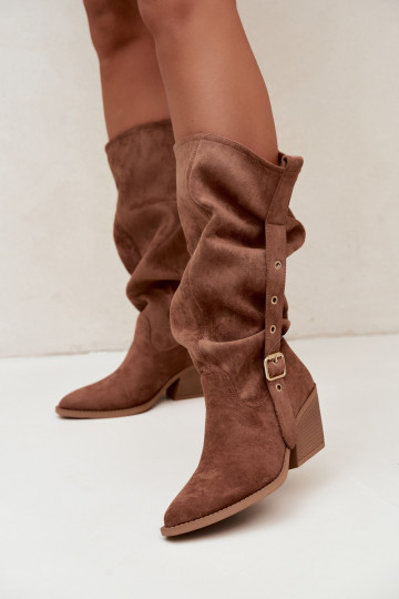 stivali alti da donna stropicciati in stile cowboy con cinturini e tacchi color marrone Adria 2