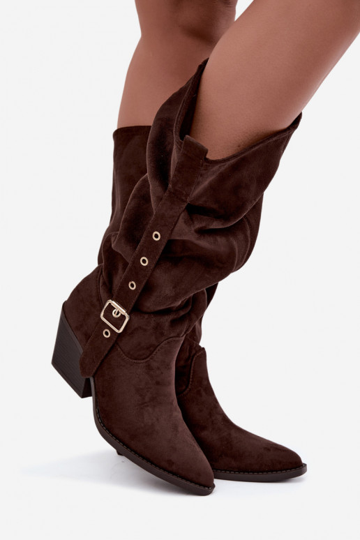 stivali alti da donna stropicciati in stile cowboy con cinturini e tacchi in CzekoladoĮe Adria