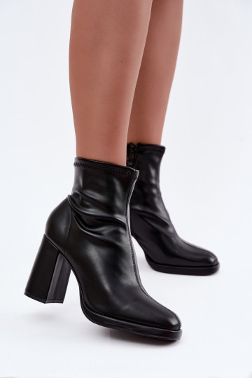 Stivaletti da donna in pelle sintetica con tacco color nero Karvella