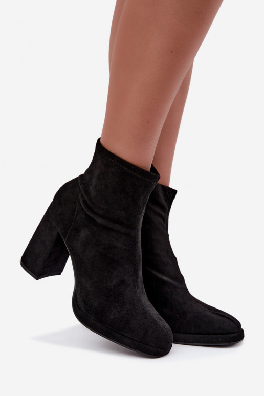 Stivaletti da donna in suede sintetico con tacco color nero Karvella