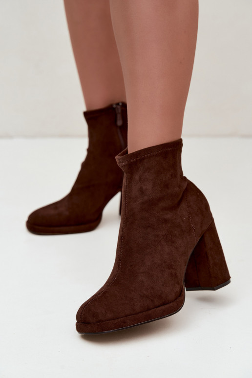 Stivaletti da donna in suede sintetico con tacco color marrone Karvella