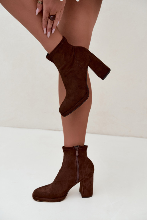 Stivaletti da donna in suede sintetico con tacco color marrone Karvella