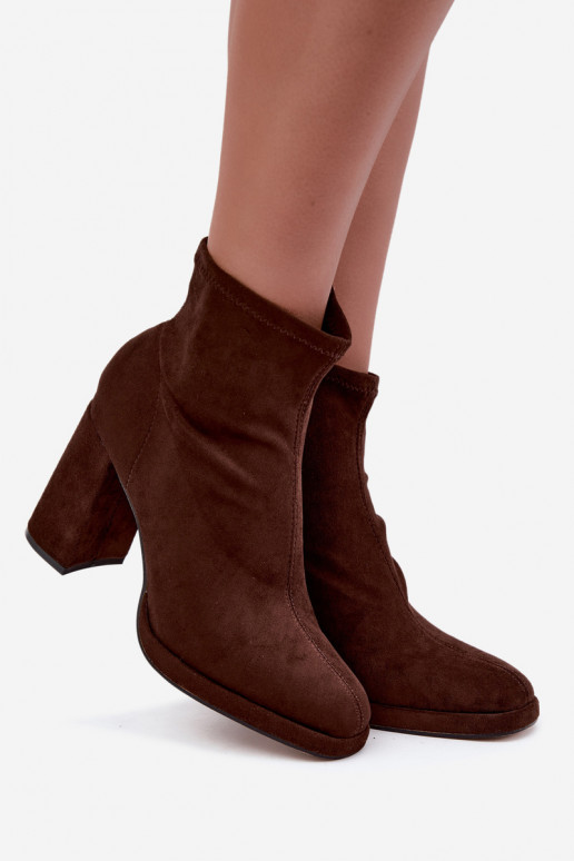 Stivaletti da donna in suede sintetico con tacco color marrone Karvella