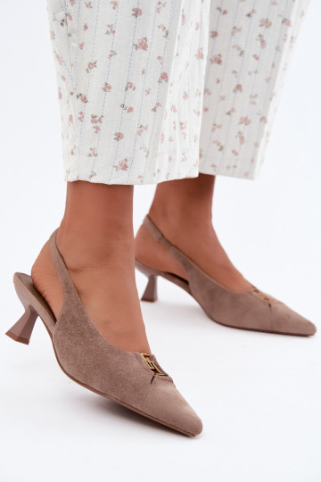 Sandali con tacco e tallone aperto e dettagli decorativi in colore sabbia Gilly