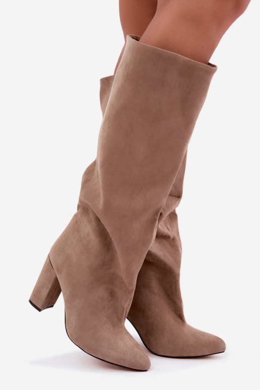 stivali alti slip-on con tacco in colore sabbia Emeline