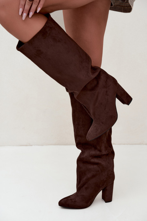 stivali alti slip-on con tacco in colore cioccolato Emeline