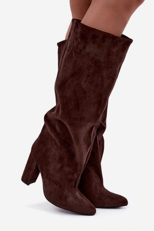 stivali alti slip-on con tacco in colore cioccolato Emeline