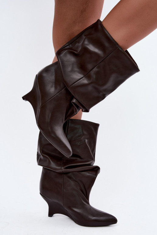 Stivaletti slouchy con piattaforma in cioccolato Ilyna
