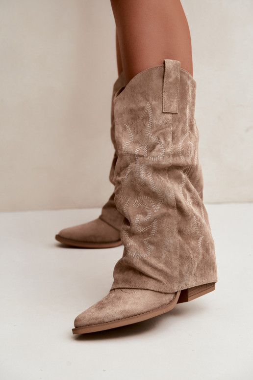 Stivali alti in stile cowboy stropicciati con tacchi e gambale cucito sabbia Ives