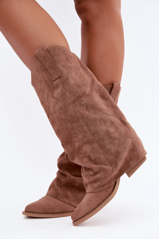 Stivali alti in stile cowboy stropicciati con tacchi e gambale cucito marrone Ives