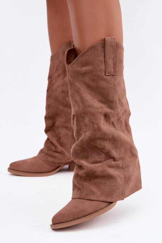 Stivali alti in stile cowboy stropicciati con tacchi e gambale cucito marrone Ives