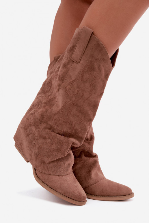 Stivali alti in stile cowboy stropicciati con tacchi e gambale cucito marrone Ives